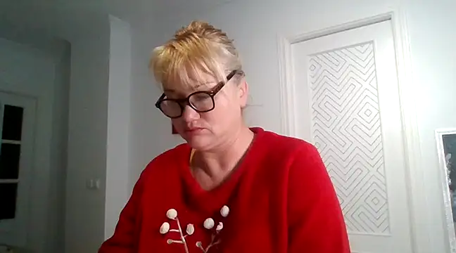 Snapshot of Luzia-Sal chatting on 03/20/25, 07:03 Luzia-Sal online show from 03/20/25, 07:03