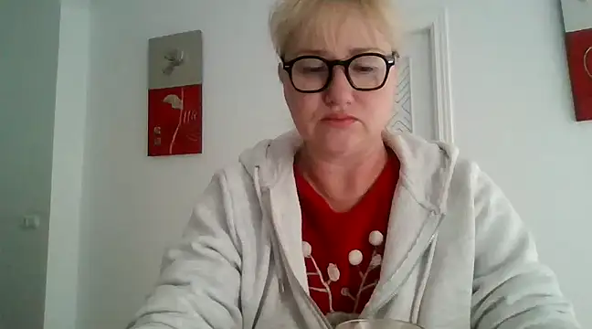 Snapshot of Luzia-Sal chatting on 03/22/25, 10:06 Luzia-Sal online show from 03/22/25, 10:06