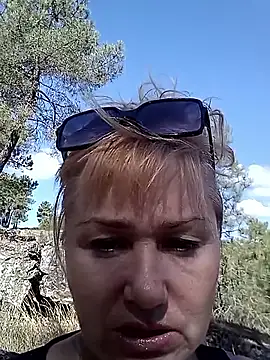 Snapshot of Luzia-Sal chatting on 10/11/25, 11:31 Luzia-Sal online show from 10/11/25, 11:31