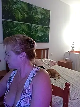Snapshot of Luzia-Sal chatting on 10/18/25, 06:41 Luzia-Sal online show from 10/18/25, 06:41