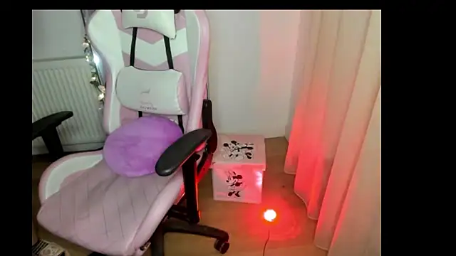 Snapshot of LadyLyanna chatting on 03/06/25, 12:32 LadyLyanna online show from 03/06/25, 12:32