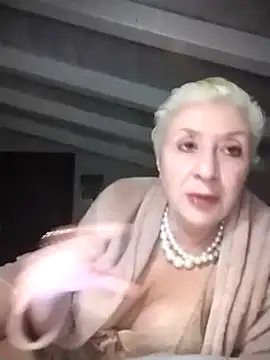 Snapshot of divinaerotica chatting on 03/01/25, 06:21 divinaerotica online show from 03/01/25, 06:21