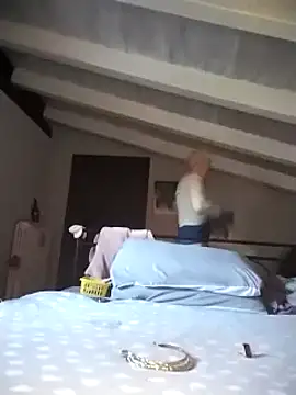 Snapshot of divinaerotica chatting on 03/02/25, 04:32 divinaerotica online show from 03/02/25, 04:32