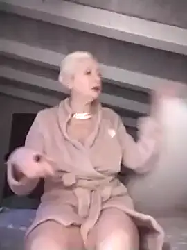 Snapshot of divinaerotica chatting on 03/05/25, 05:18 divinaerotica online show from 03/05/25, 05:18