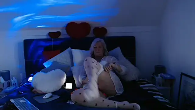 Snapshot of Juliana60 chatting on 03/10/25, 05:33 Juliana60 online show from 03/10/25, 05:33