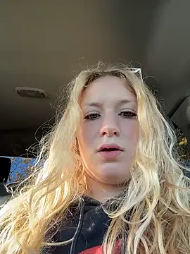 Snapshot of kcmo1010 chatting on 10/29/25, 04:53 kcmo1010 online show from 10/29/25, 04:53