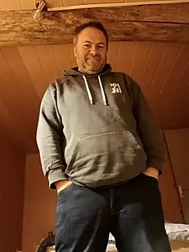 Snapshot of Pourleplasirs chatting on 03/06/25, 11:53 Pourleplasirs online show from 03/06/25, 11:53