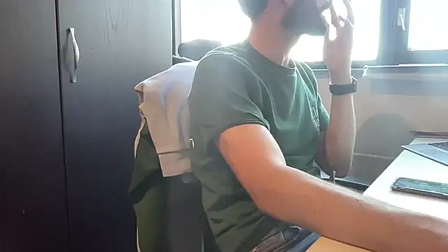 Snapshot of bullyboyy chatting on 01/27/25, 02:57 bullyboyy online show from 01/27/25, 02:57