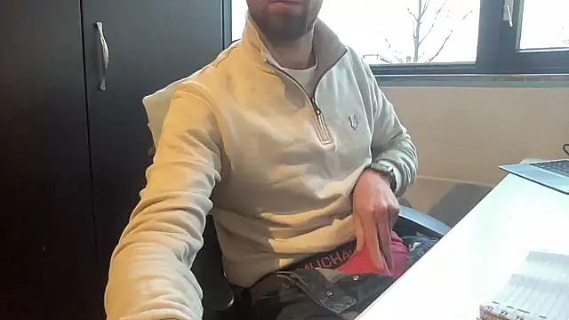 Snapshot of bullyboyy chatting on 01/28/25, 02:42 bullyboyy online show from 01/28/25, 02:42