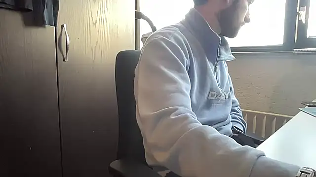 Snapshot of bullyboyy chatting on 02/03/25, 08:57 bullyboyy online show from 02/03/25, 08:57