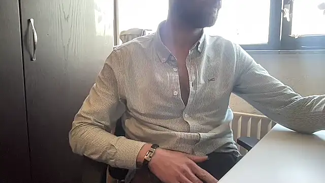 Snapshot of bullyboyy chatting on 02/17/25, 08:41 bullyboyy online show from 02/17/25, 08:41