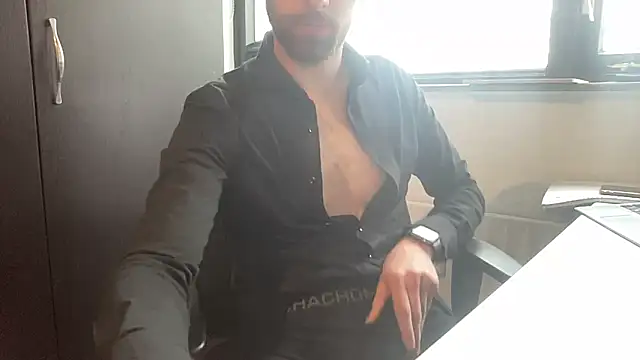 Snapshot of bullyboyy chatting on 02/24/25, 01:21 bullyboyy online show from 02/24/25, 01:21