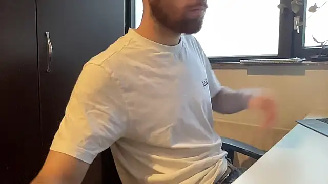 Snapshot of bullyboyy chatting on 02/27/25, 06:50 bullyboyy online show from 02/27/25, 06:50