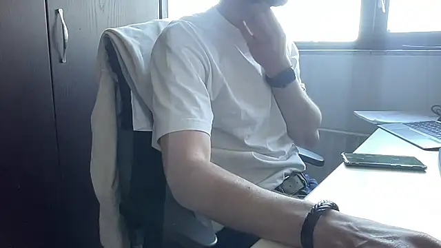 Snapshot of bullyboyy chatting on 03/17/25, 03:07 bullyboyy online show from 03/17/25, 03:07