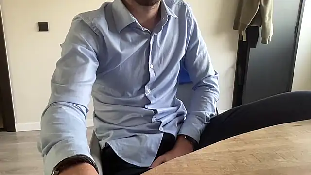 Snapshot of bullyboyy chatting on 09/16/25, 08:15 bullyboyy online show from 09/16/25, 08:15