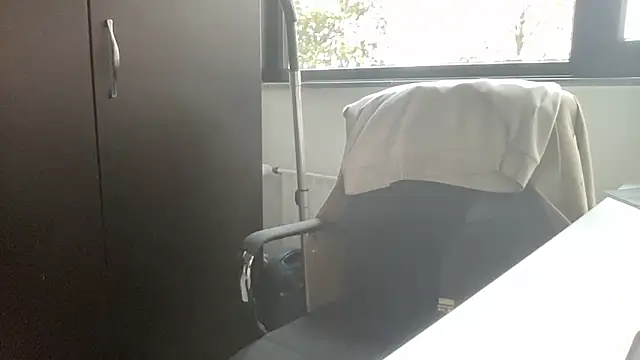 Snapshot of bullyboyy chatting on 11/13/25, 02:49 bullyboyy online show from 11/13/25, 02:49