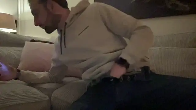 Snapshot of bullyboyy chatting on 11/15/25, 05:20 bullyboyy online show from 11/15/25, 05:20