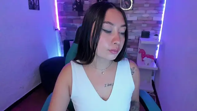 miss isabella m online show from 02/11/25, 12:37