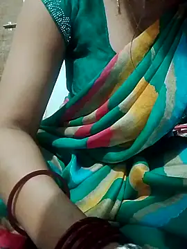 Snapshot of saaniya chatting on 11/13/25, 07:57 saaniya online show from 11/13/25, 07:57