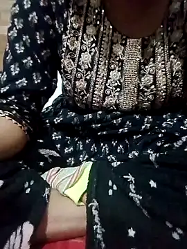 Snapshot of saaniya chatting on 11/14/25, 05:00 saaniya online show from 11/14/25, 05:00