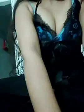 Snapshot of saaniya chatting on 11/15/25, 09:39 saaniya online show from 11/15/25, 09:39