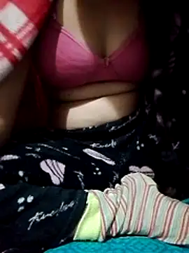 Snapshot of saaniya chatting on 11/19/25, 05:35 saaniya online show from 11/19/25, 05:35