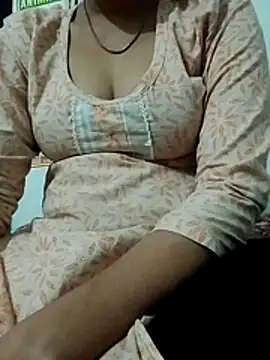 Snapshot of saaniya chatting on 11/20/25, 09:20 saaniya online show from 11/20/25, 09:20