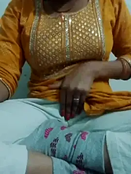 Snapshot of saaniya chatting on 11/29/25, 09:01 saaniya online show from 11/29/25, 09:01