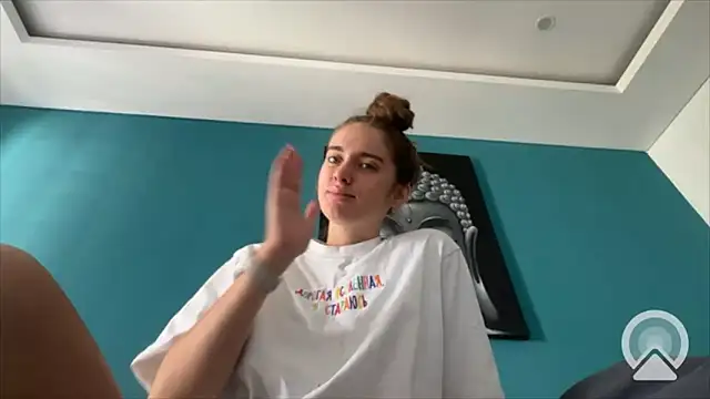 Snapshot of valure_lera chatting on 03/04/25, 02:06 valure lera online show from 03/04/25, 02:06