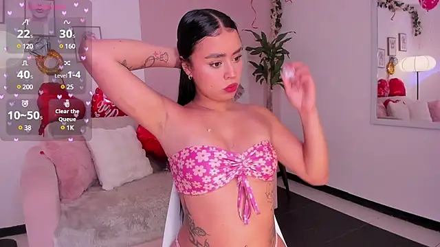 Snapshot of meli_ortiz_ chatting on 02/15/25, 12:43 meli ortiz online show from 02/15/25, 12:43
