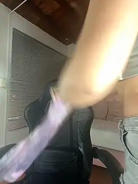 Hadley  online show from 10/09/25, 03:48