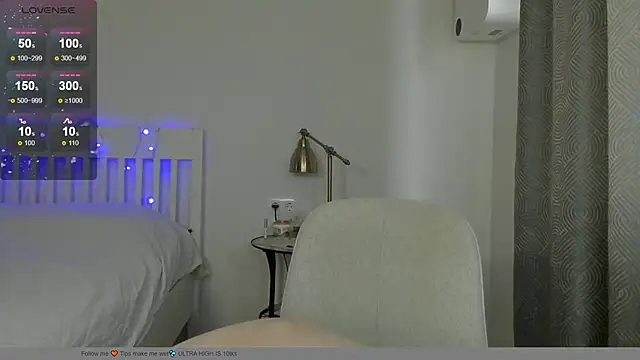 Snapshot of Hustle_Babyy chatting on 10/04/25, 01:53 Hustle Babyy online show from 10/04/25, 01:53