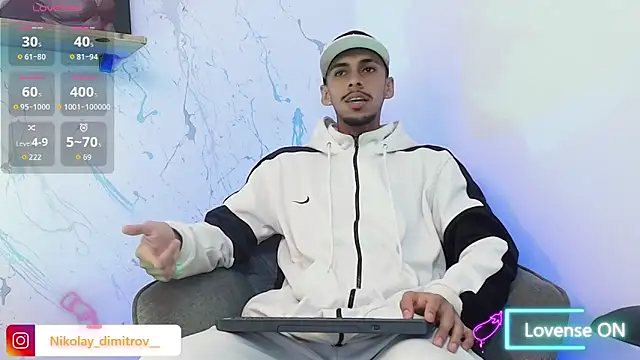 Snapshot of Sam_culhane chatting on 11/11/25, 04:56 Sam culhane online show from 11/11/25, 04:56