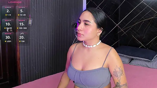 Snapshot of Estefy_gomez09 chatting on 10/30/25, 04:03 Estefy gomez09 online show from 10/30/25, 04:03