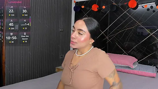 Snapshot of Estefy_gomez09 chatting on 11/06/25, 04:02 Estefy gomez09 online show from 11/06/25, 04:02