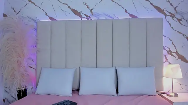 Mia greco  online show from 11/01/25, 08:33