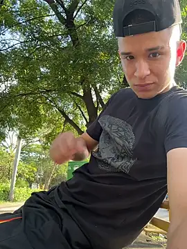 Snapshot of arevalo1124 chatting on 11/10/25, 08:41 arevalo1124 online show from 11/10/25, 08:41