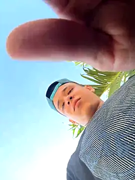 Snapshot of arevalo1124 chatting on 11/17/25, 02:34 arevalo1124 online show from 11/17/25, 02:34