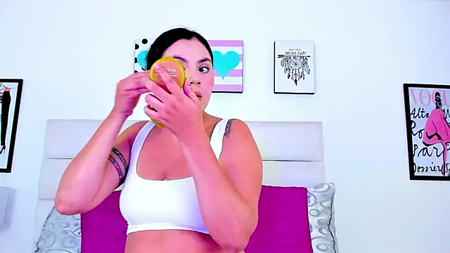 BrielaDiCaprio online show from 10/15/25, 07:47