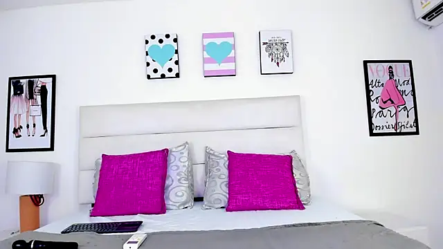 BrielaDiCaprio online show from 10/21/25, 07:58