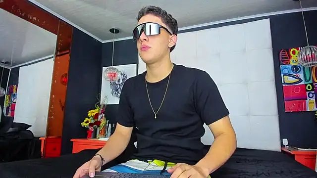 Snapshot of Thomas_May4rs chatting on 03/12/25, 07:46 Thomas May4rs online show from 03/12/25, 07:46