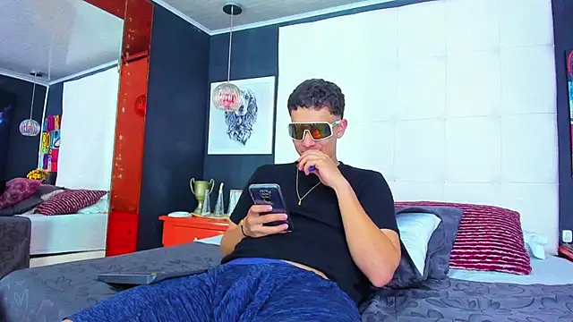 Snapshot of Thomas_May4rs chatting on 03/13/25, 07:42 Thomas May4rs online show from 03/13/25, 07:42