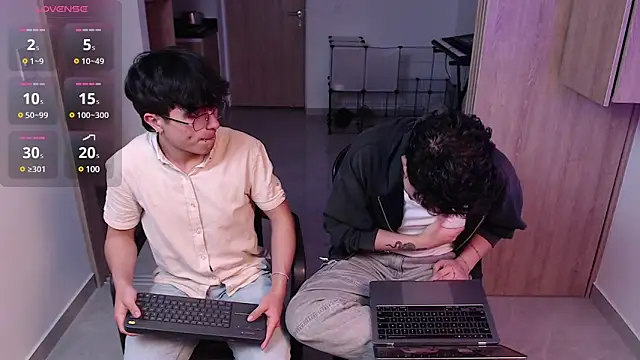 Snapshot of stiven_and_ale chatting on 03/19/25, 03:30 stiven and ale online show from 03/19/25, 03:30