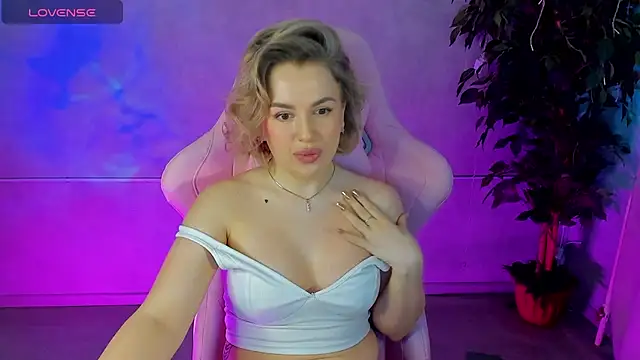 Nikki Kai online show from 03/11/25, 07:15