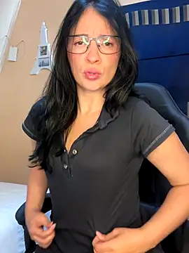 Snapshot of ValeriaVixen chatting on 10/21/25, 08:09 ValeriaVixen online show from 10/21/25, 08:09