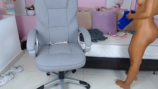 brendathompson  online show from 02/15/25, 06:44