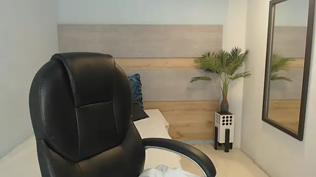 brendathompson  online show from 10/04/25, 03:04