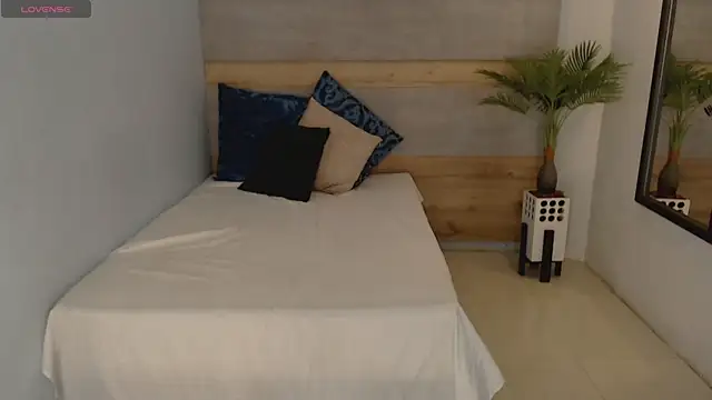 brendathompson  online show from 10/17/25, 01:42