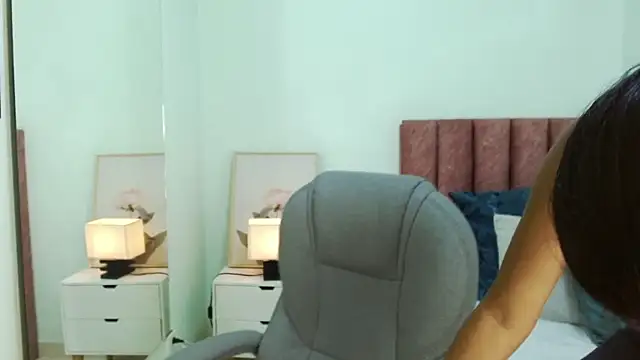 brendathompson  online show from 11/13/25, 05:50