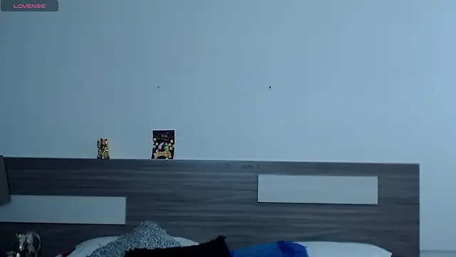 Liiamthompson online show from 10/24/25, 01:07